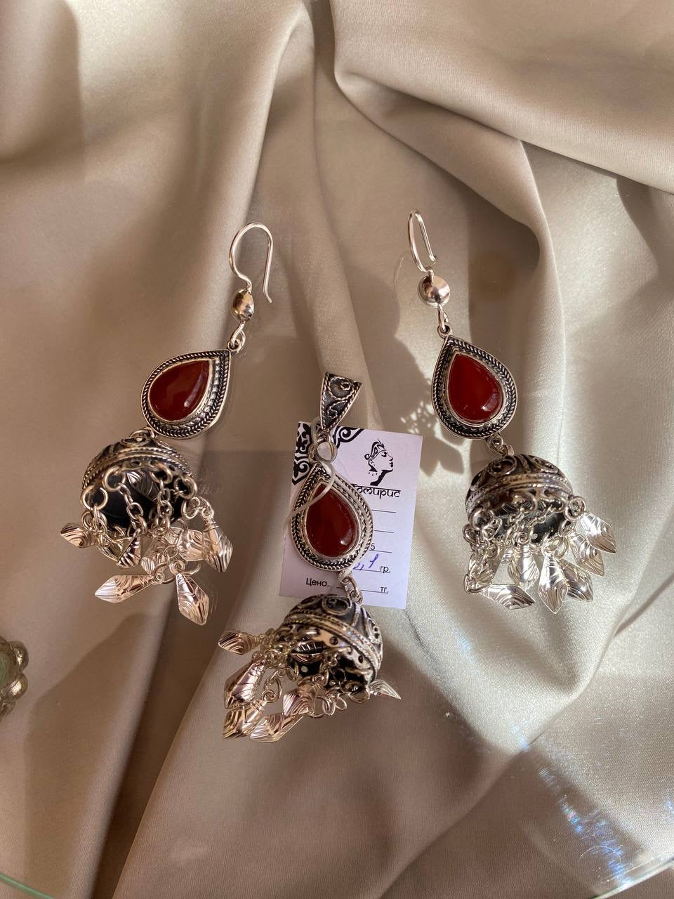 SILVER JEWELRY SET with red stone