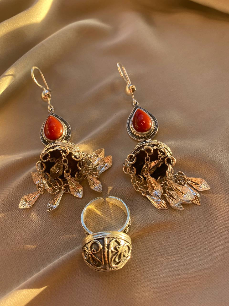 SILVER JEWELRY SET with red stone