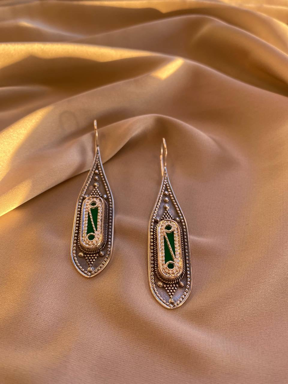 ELONGATE EARRINGS (GREEN)