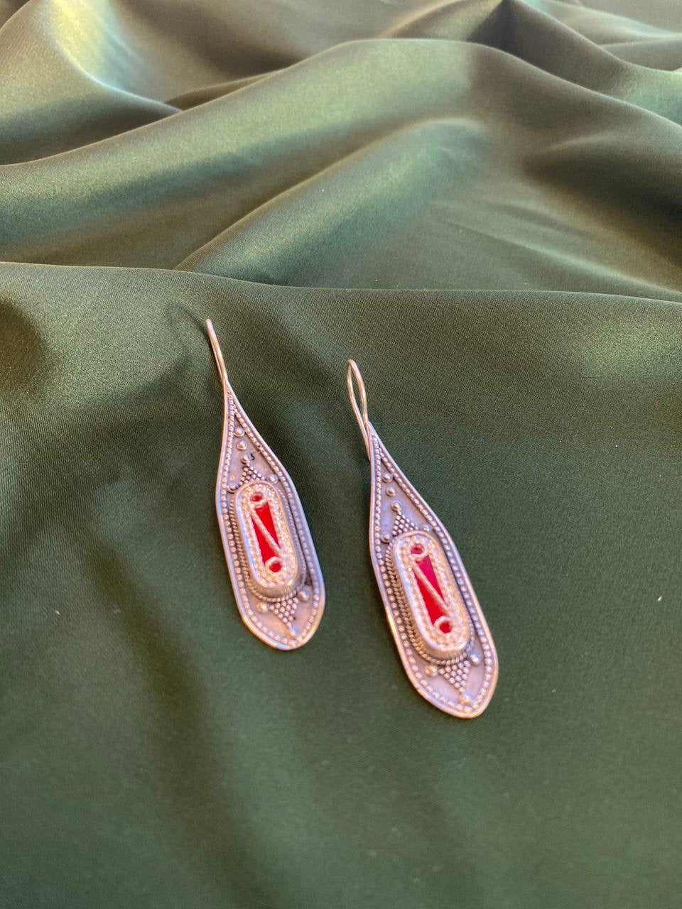 ELONGATE EARRINGS (RED)