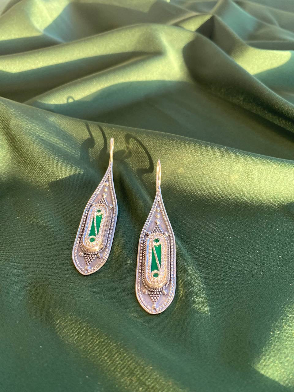 ELONGATE EARRINGS (GREEN)